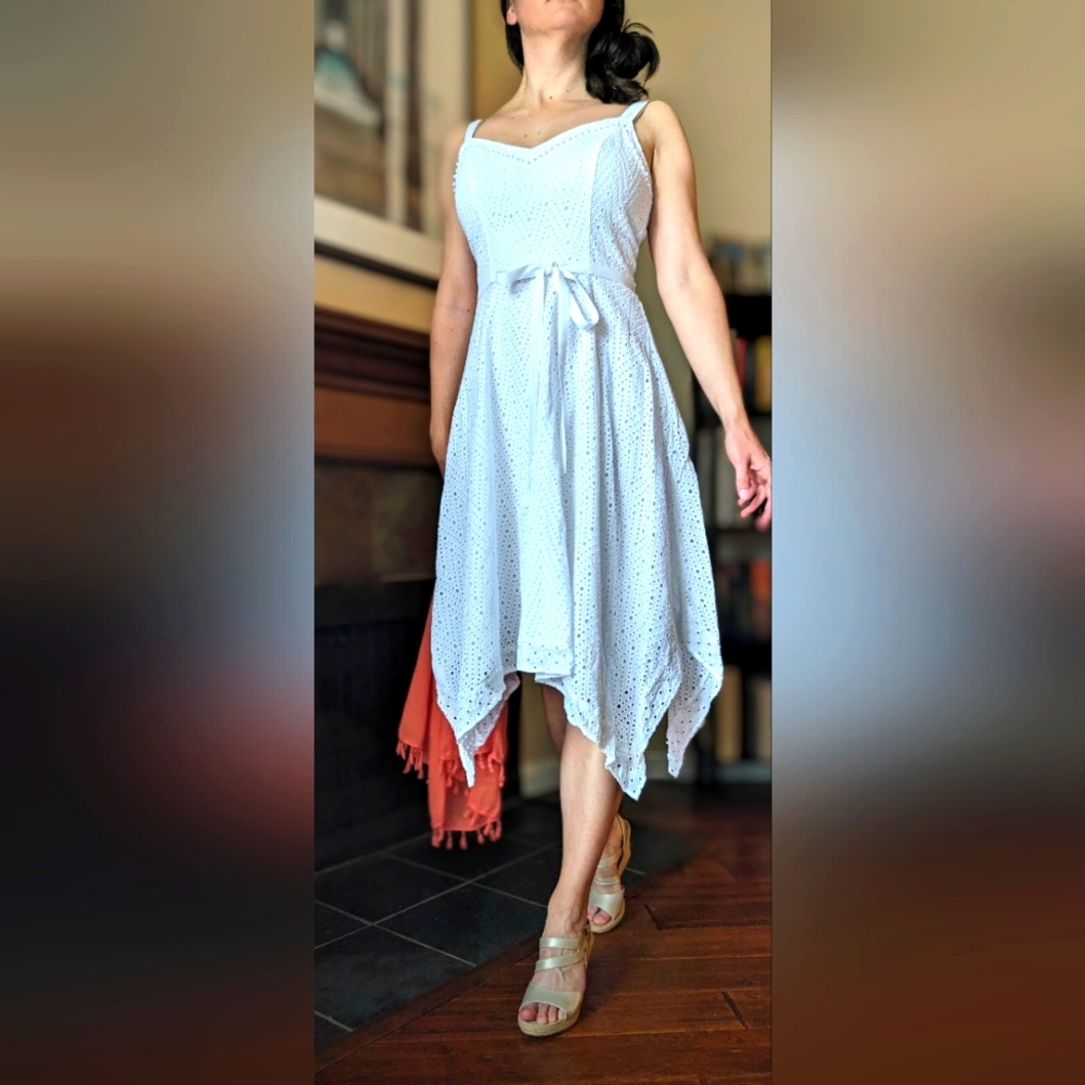 White House/Black Market Size 8 White Handkerchief dress